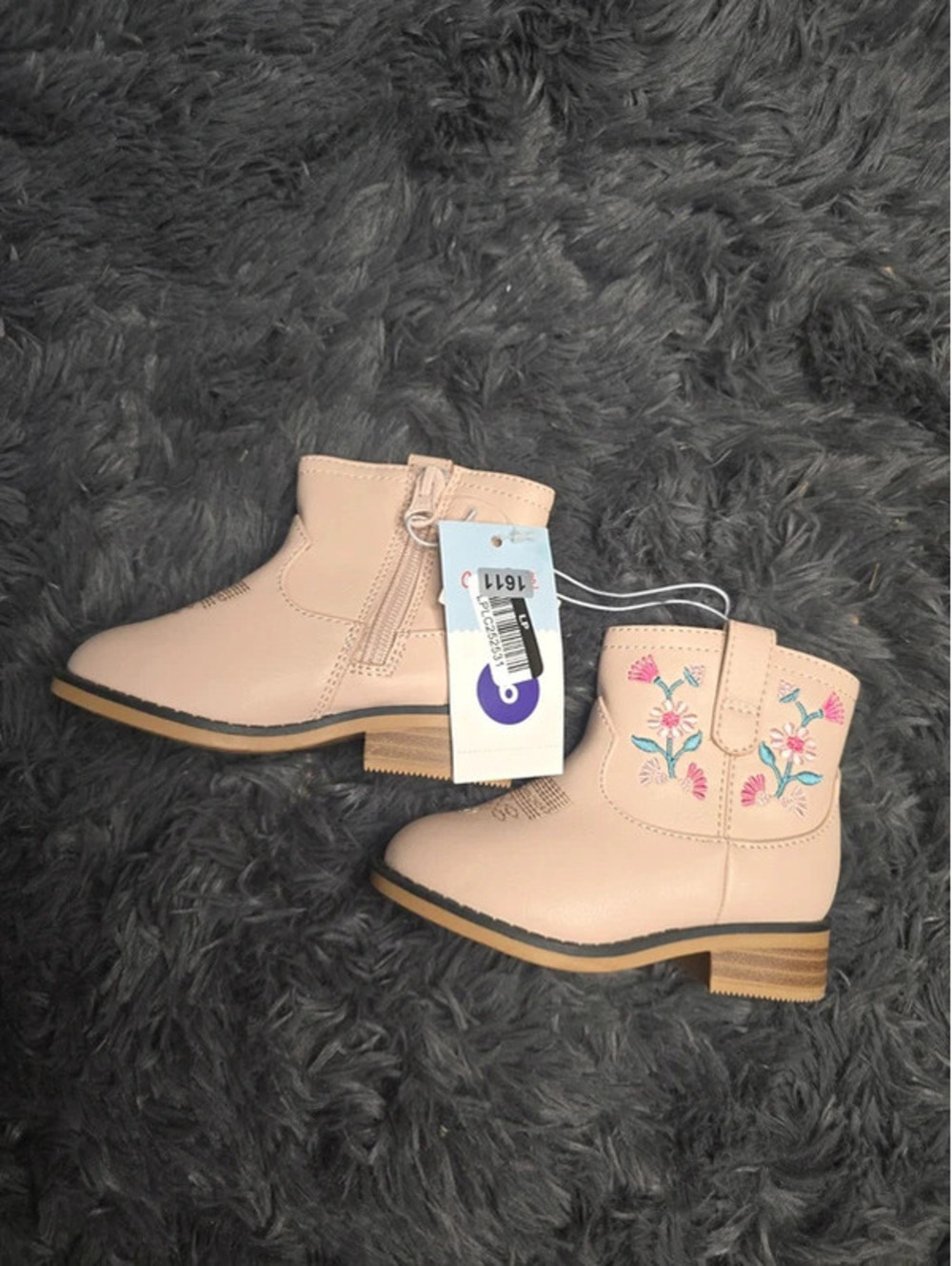 Size 6 brand new cowboy boots from target item. 1611 box 13